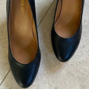 Nine West Closed Toe Wedges Black. Size 6.5